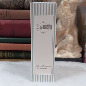 Soothing Cleanser - Blue and White